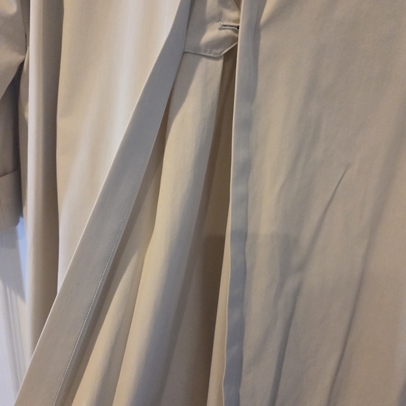 Burberrys Men's Classic Beige Trench Coat - Picture 10 of 12